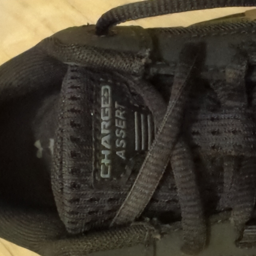 Sz.8 Under Armour Charged Assert All Black Sneakers - Picture 2 of 14